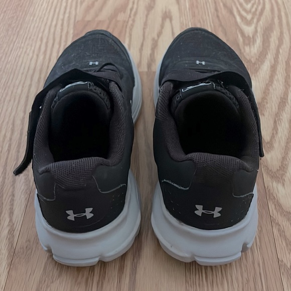 Kids Under Armour shoes - Picture 4 of 6